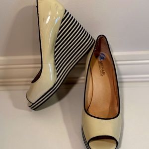 Michael Kors Open toe Cream/Blue Wedges Sz 7.5